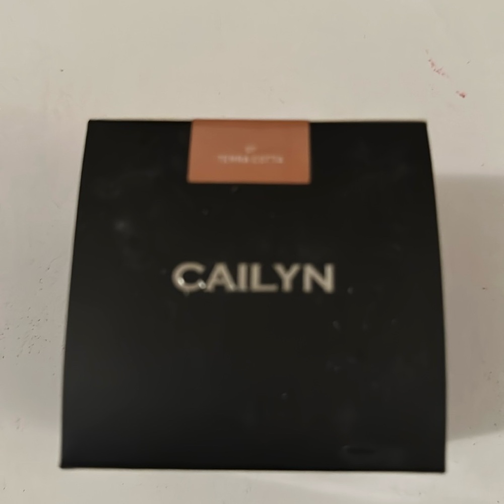 Cailyn Super HD Pro Coverage Foundation - Terra Cotta - Picture 6 of 13